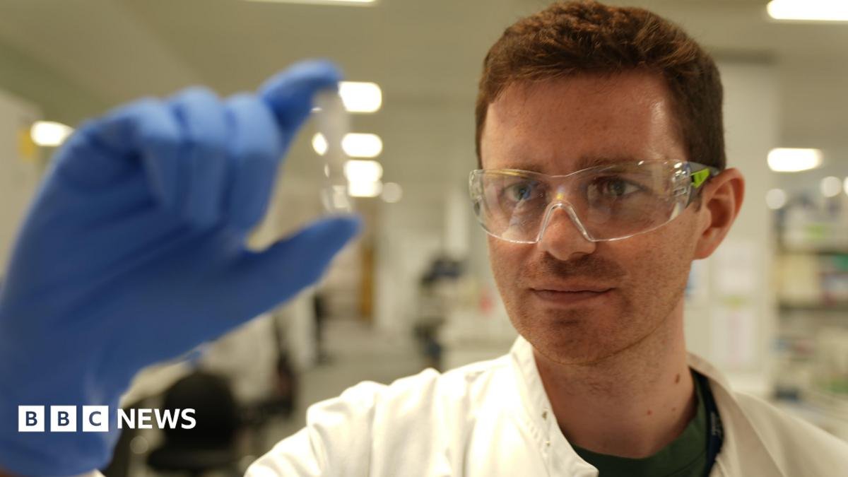 UK begins trials of Ebola vaccine developed in just eight weeks